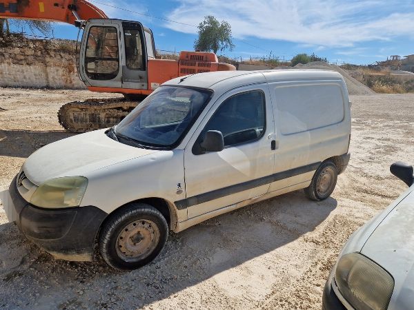 Peugeot Ranch e Renault Clio - Attrezzatura da Lavoro, Officina e Ufficio - Liquidazione Giudiziale 17/2026 - Tribunale di Siracusa