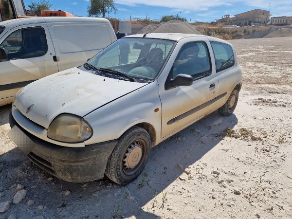 Peugeot Ranch e Renault Clio - Attrezzatura da Lavoro, Officina e Ufficio - Liquidazione Giudiziale 17/2026 - Tribunale di Siracusa