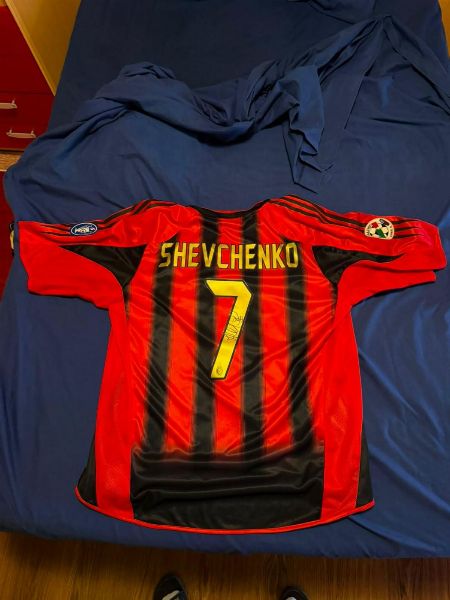 La maglia der Milan firmata da Shevchenko - Vennita privata